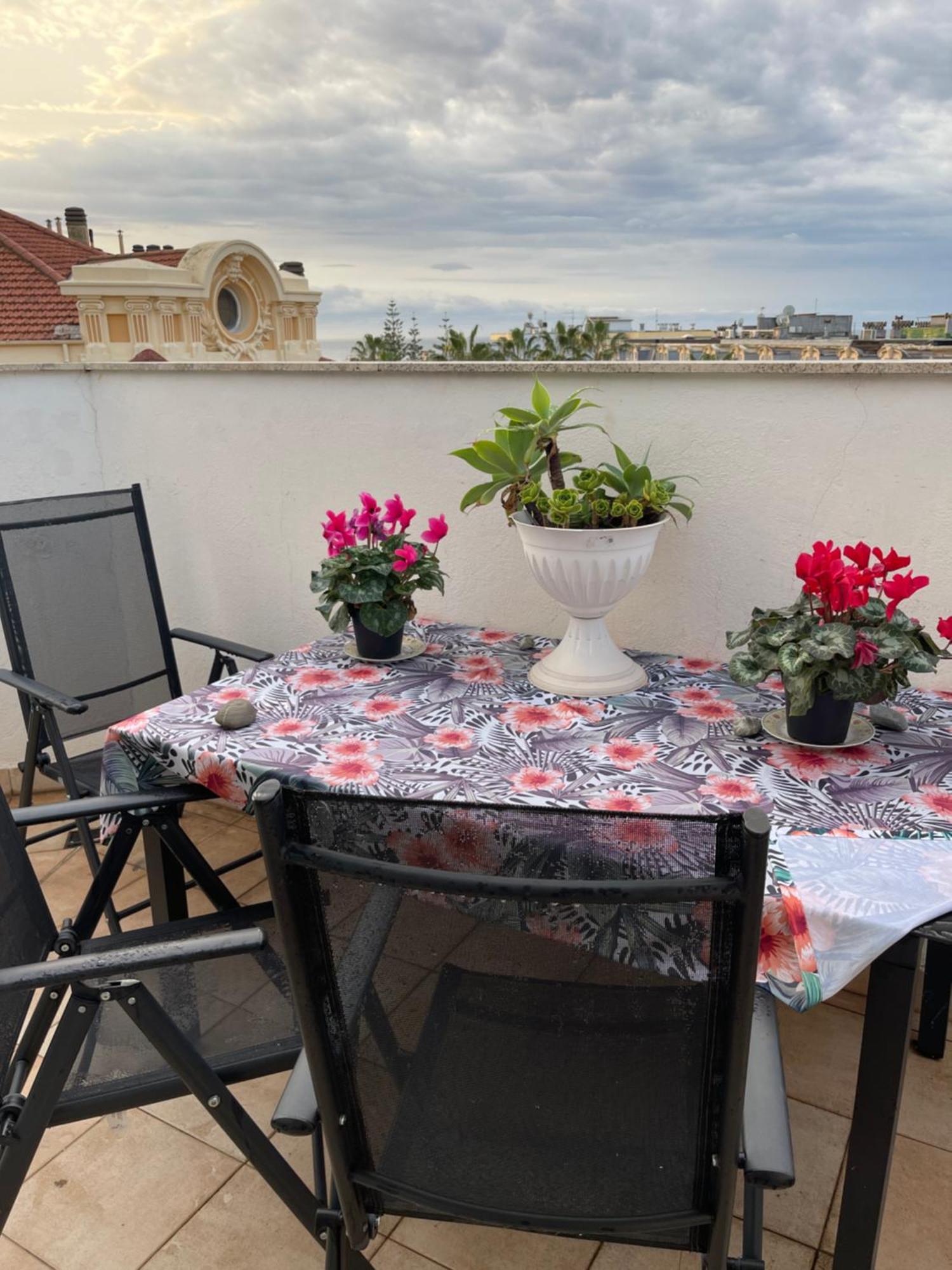 Penthouse Three Bedrooms Санремо Экстерьер фото